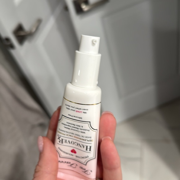 Too Faced Hangover Replenishing Face Primer - Picture 3 of 3